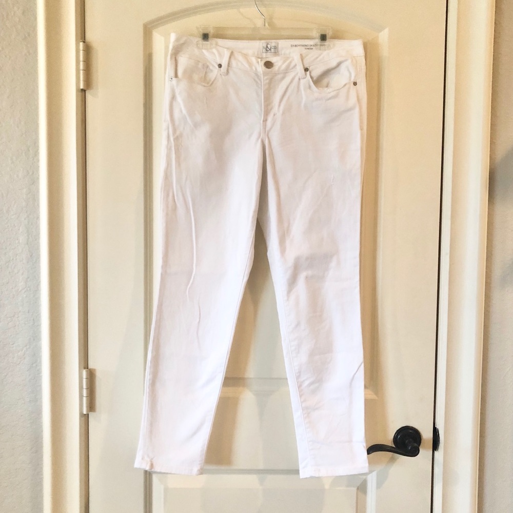 White ex boyfriend jeans by S& co. Skinny ankle, low rise